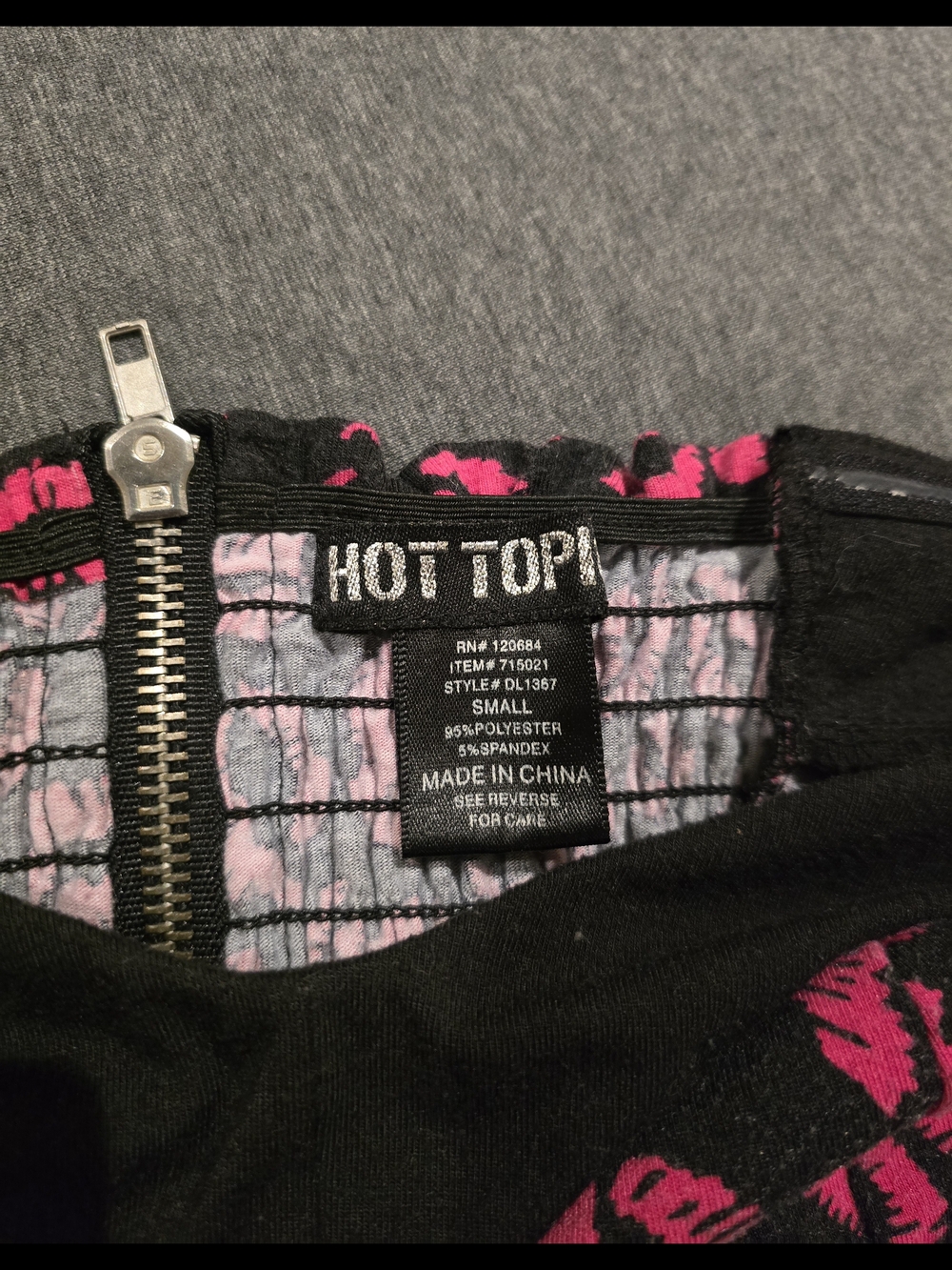 Strapless Pink & Black Lipstick Kiss Print Fit-and-Flare Sweetheart Dress - Picture 5 of 7